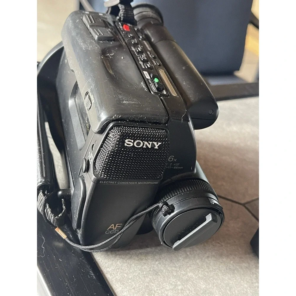 Sony Video Camera Model CCD-TR5 (for Parts )